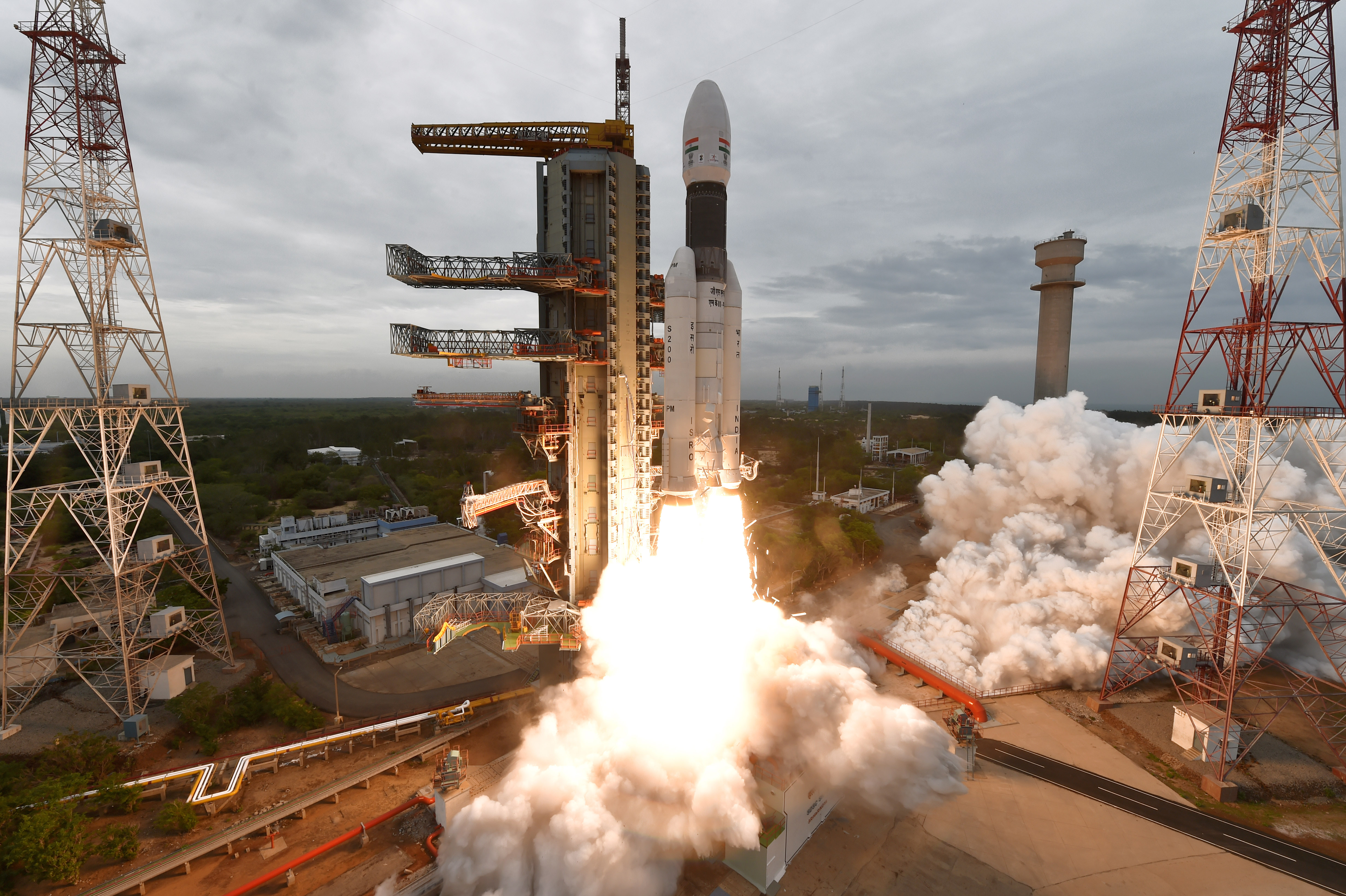 Photograph of the launch of the GSLV Mk-3 with the Chandrayaan 2 spacecraft by ISRO.
